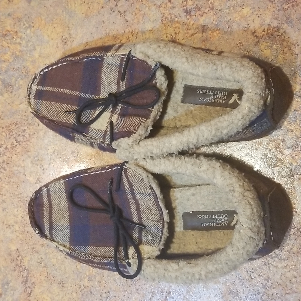 American Eagle outfitters ladies dark brown & tan colored plaid slippers, size 8